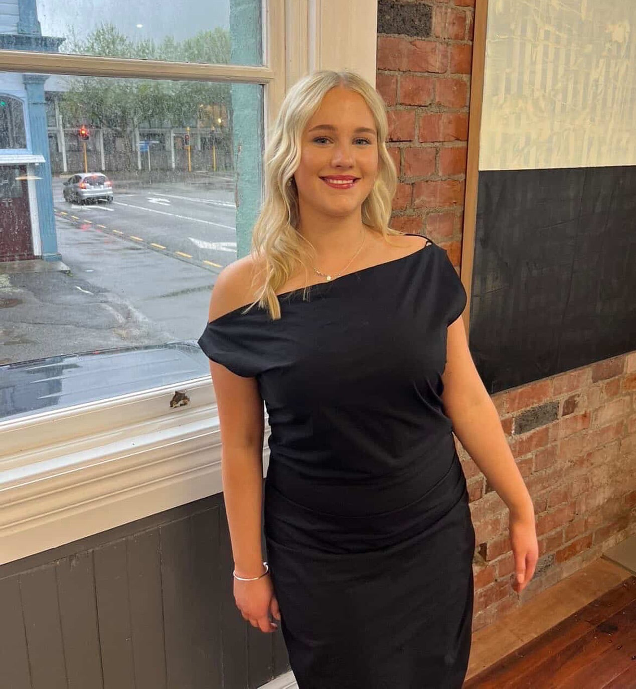 Issy One Shoulder Midi - Black
